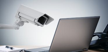 Que dit la loi en matière de surveillance au travail ?