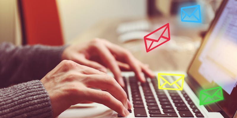 Coronavirus : quelle formule de politesse utiliser dans un email ?