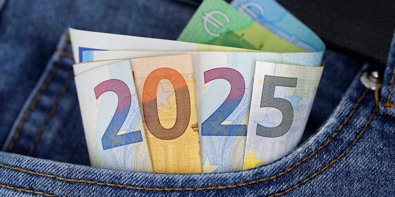 Des billets dans un jean