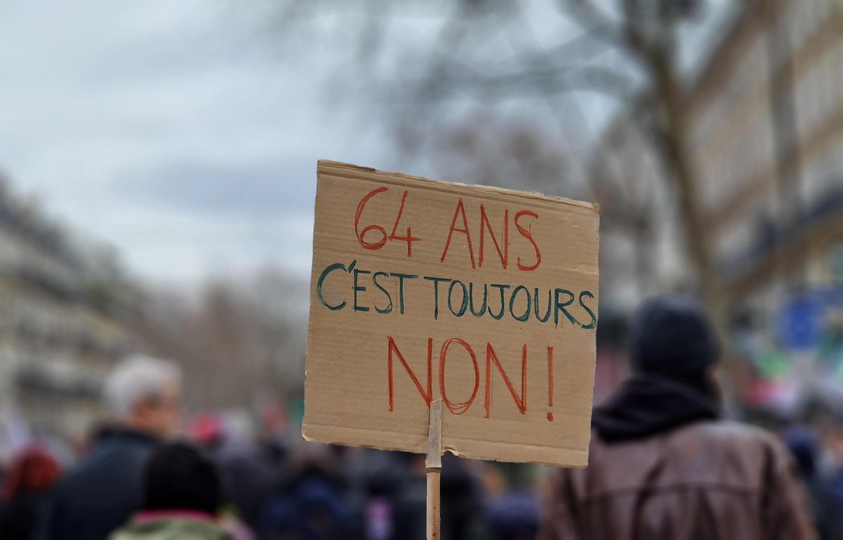 Suspension de la réforme des retraites : sera-t-elle vraiment appliquée ...